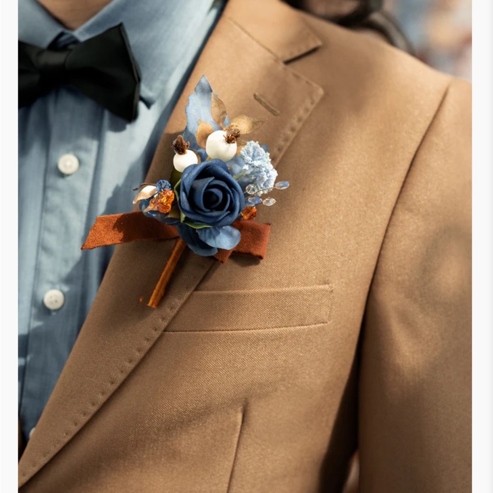 Lings moment wrist shoulder  corsages and BOUTONNIERES - Picture 7 of 15